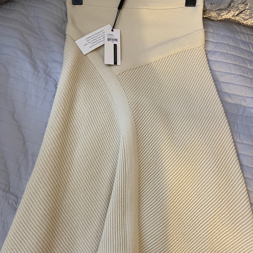 Neutral skirt 🤍